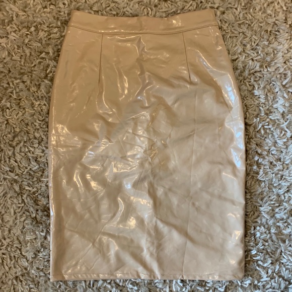 Latex skirt - Picture 2 of 3